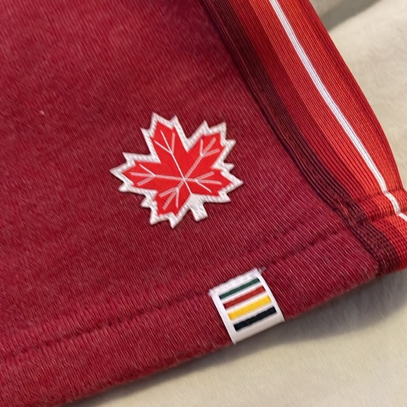 Team Canada Fleece skirt-new without tags - Picture 2 of 5